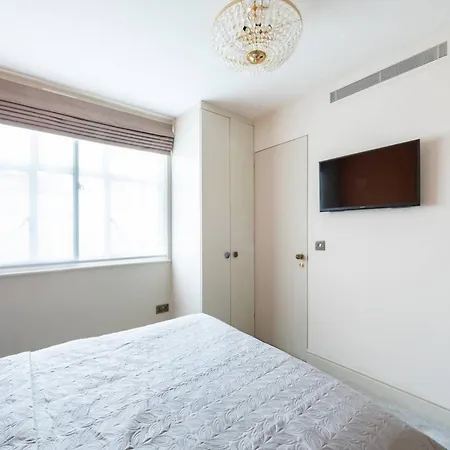 Holiday home Charly London