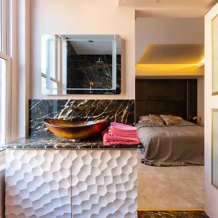 Charly Holiday home London