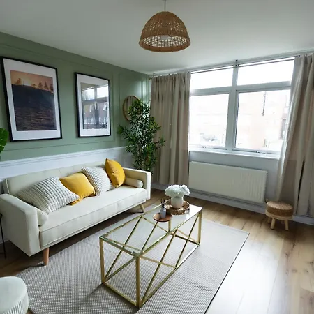 Holiday home Grace House - 15 Minutes To Central London