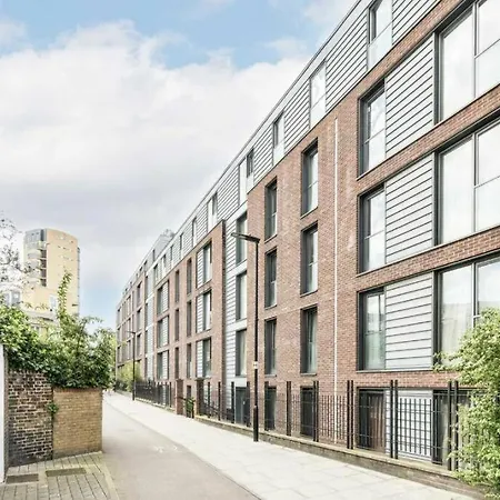 Spacious Three Bedroom Apartamento Londres