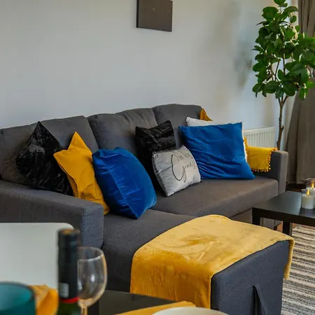 2 Bedroom Cosy Penthouse In London Appartement *
