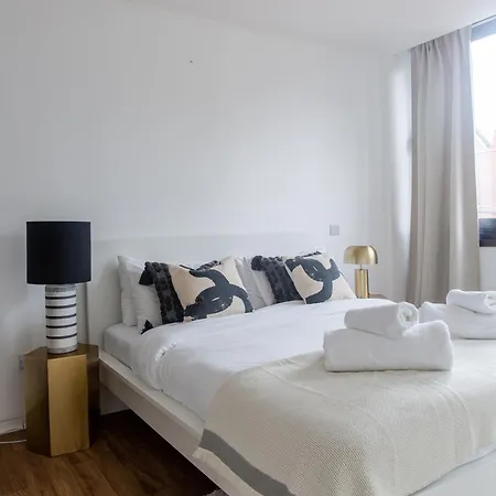 Apartment Huge On Oxford Street-