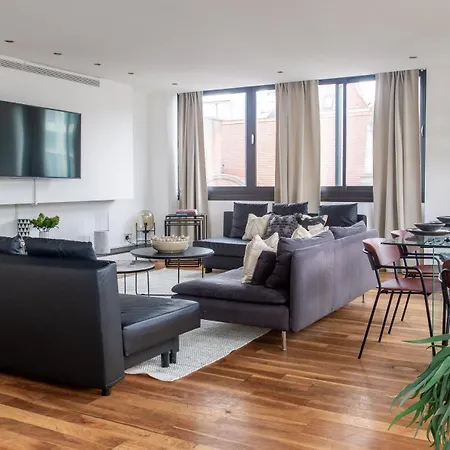 Apartment Huge On Oxford Street-