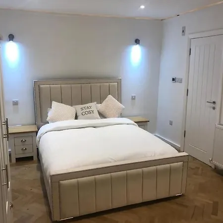 Stylish 2-bedroom Getaway In The Heart Of Chelsea Apartment *