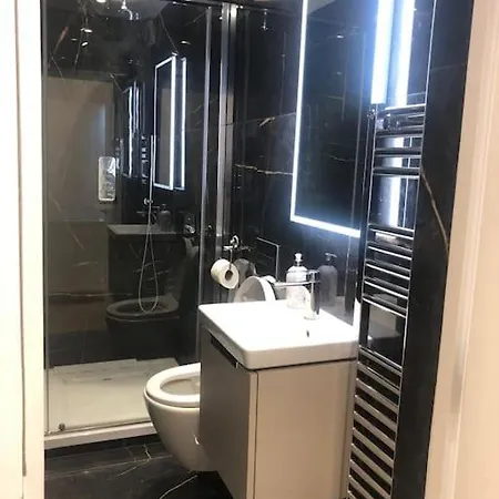 Stylish 2-bedroom Getaway In The Heart Of Chelsea Apartment London