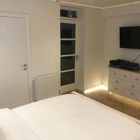 Stylish 2-bedroom Getaway In The Heart Of Chelsea *