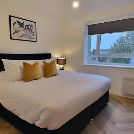 Hybrid Resi - Close To Tooting And Wimbledon Mitcham