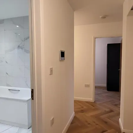 Hybrid Resi - Close To Tooting And Wimbledon Apartment Mitcham