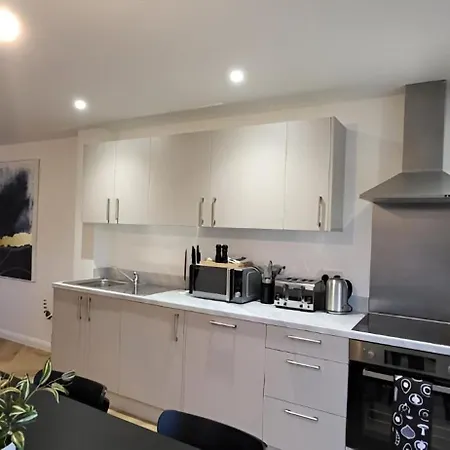 Hybrid Resi - Close To Tooting And Wimbledon Apartment Mitcham