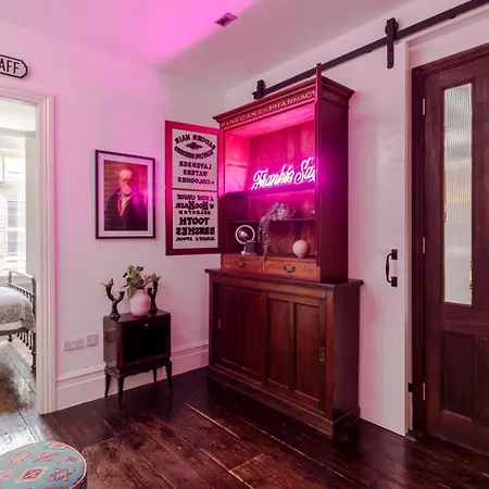 The Cheeky Hideaway-borough- By Frankie Says * Londres