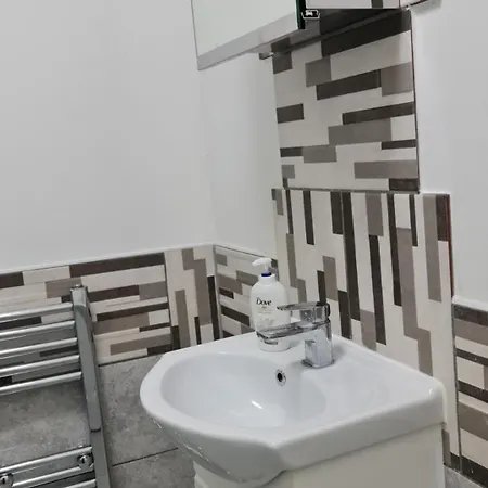 Apartment Cosy With Kitchenette And Private Bathroom - 15mins To London!