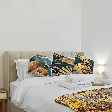 Charming Next To Leicester Sq * London