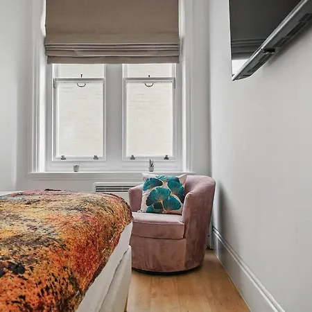 Apartment Charming Next To Leicester Sq *