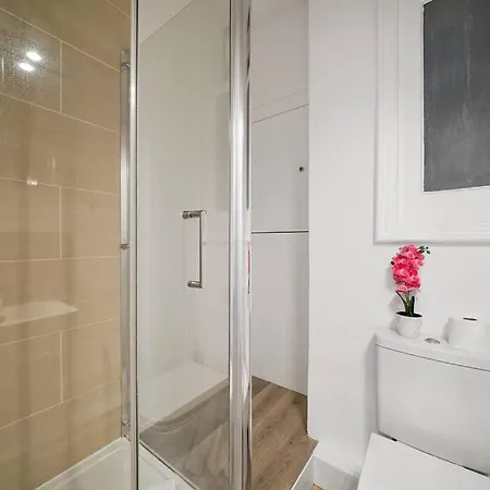 Charming Next To Leicester Sq * London