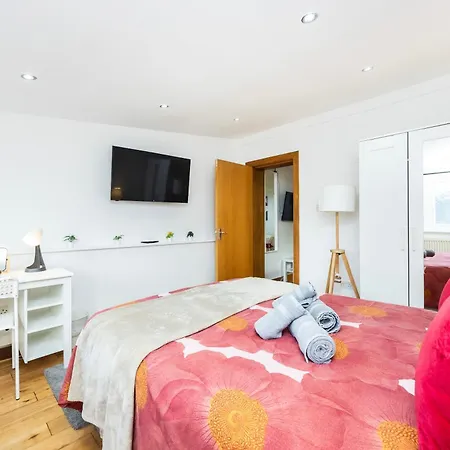 2 Bedroom Charming & Magnificent Flat Apartment
