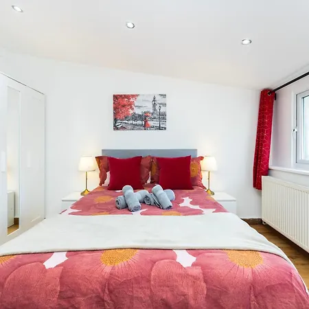 2 Bedroom Charming & Magnificent Flat Apartment *