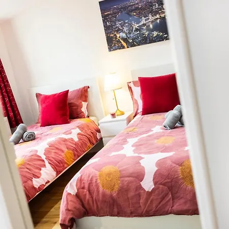 Apartment 2 Bedroom Charming & Magnificent Flat London