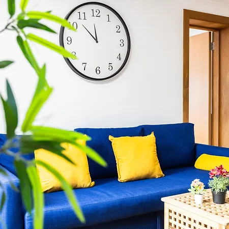 2 Bedroom Charming & Magnificent Flat * London
