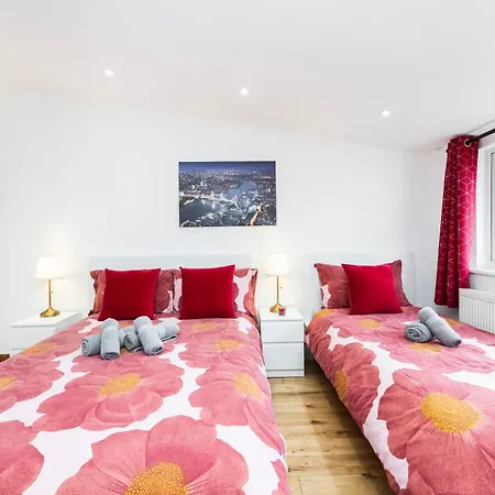 Apartment 2 Bedroom Charming & Magnificent Flat *