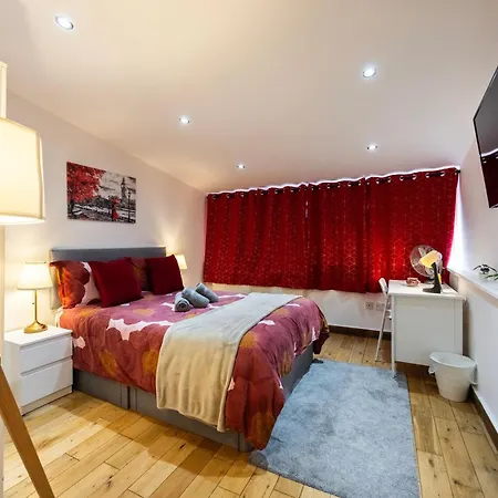 2 Bedroom Charming & Magnificent Flat *