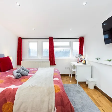2 Bedroom Charming & Magnificent Flat * London
