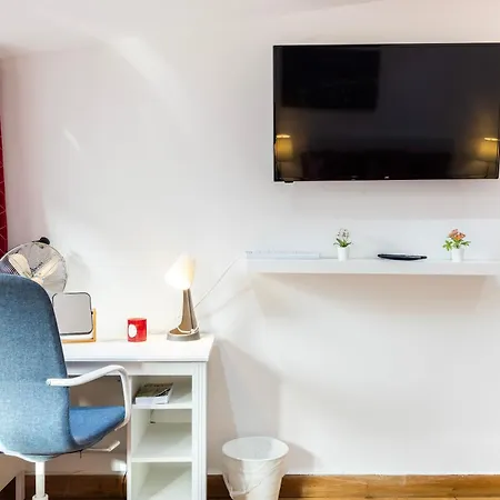 Apartment 2 Bedroom Charming & Magnificent Flat London