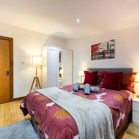 2 Bedroom Charming & Magnificent Flat *