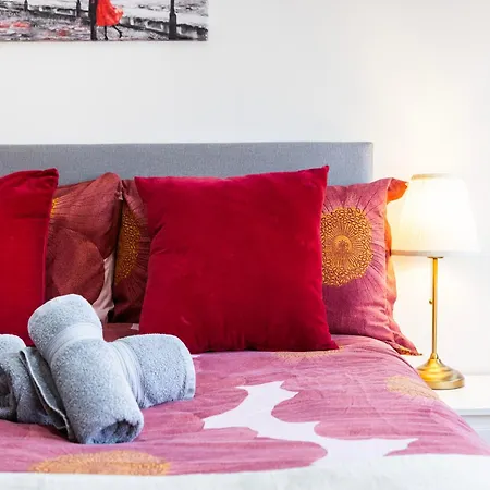 2 Bedroom Charming & Magnificent Flat London