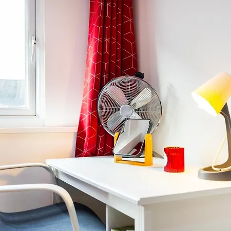 2 Bedroom Charming & Magnificent Flat * London