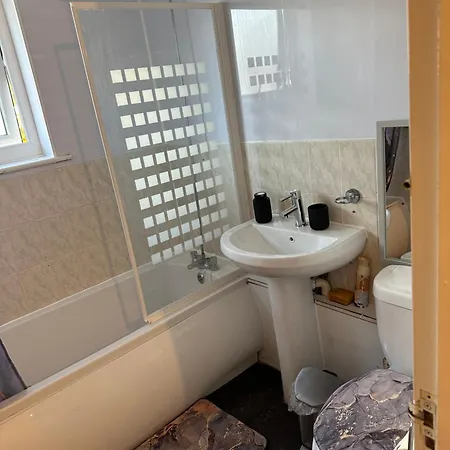Coxy 1 Bedroom Maisonette In The Heart Of London