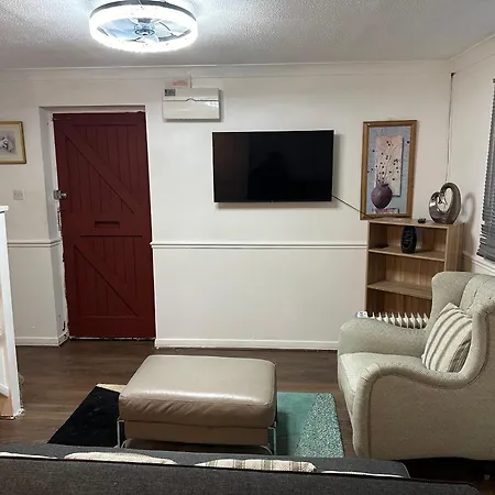 Coxy 1 Bedroom Maisonette In The Heart Of London * Harold Wood