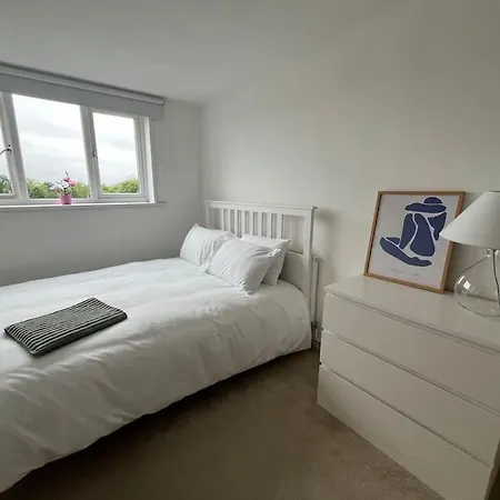 Apartment Spacious Flat Close To Elizabeth Line *