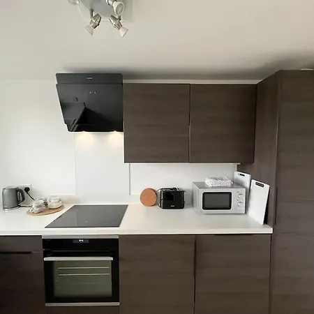 Spacious Flat Close To Elizabeth Line *