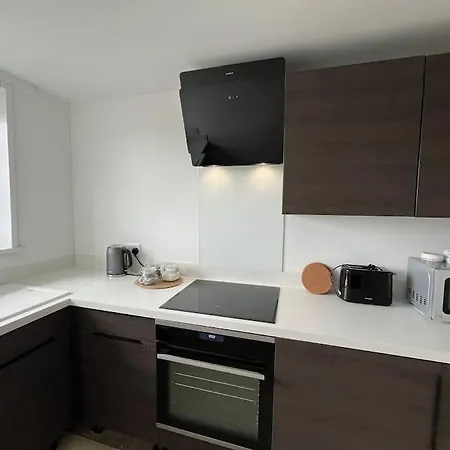Spacious Flat Close To Elizabeth Line
