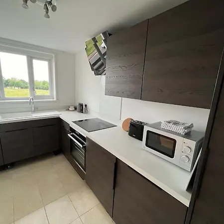 Apartment Spacious Flat Close To Elizabeth Line *