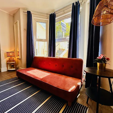 Rest Boutique Acton Aparthotel