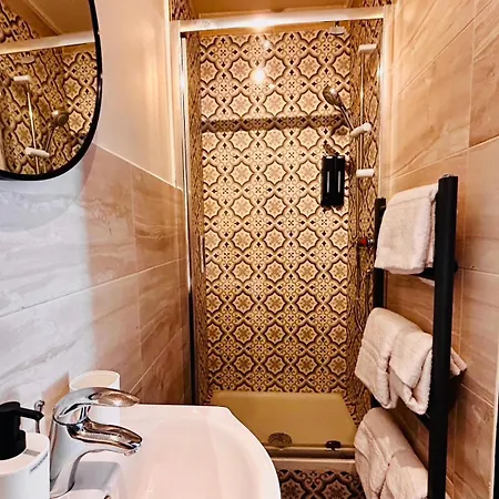 Rest Boutique Acton Aparthotel London