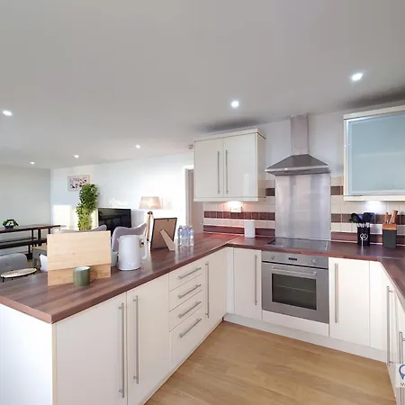 Serviced Two Bed London Docklands Apartment Beckton