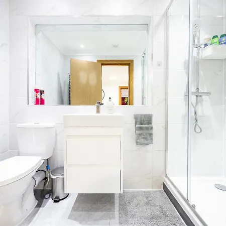 Apartment 2 Bedroom Charming & Magnificent Flat *