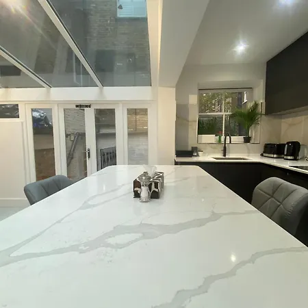 Stylish 2-bedroom Getaway In The Heart Of Chelsea *