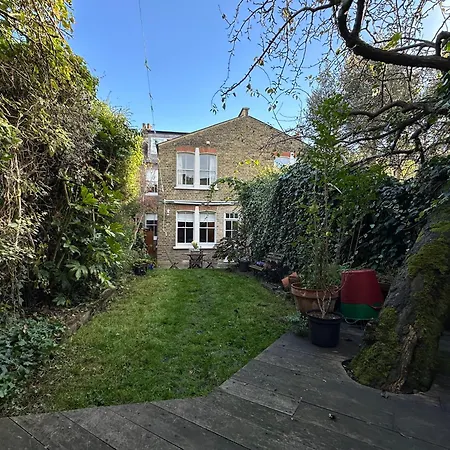 Apartment 2 Bed Luxe Garden