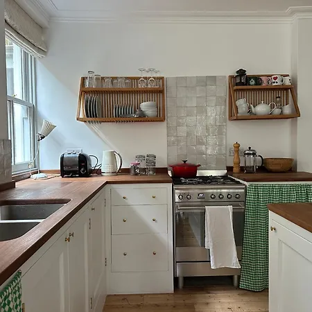 Apartment 2 Bed Luxe Garden London
