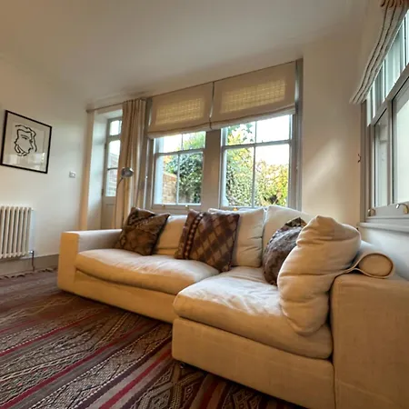 2 Bed Luxe Garden Apartment