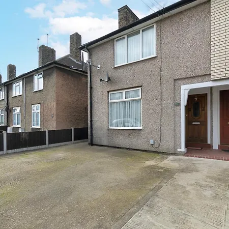 Renee's Place, 9 Guests, 10 Mins Walk To Becontree Station, Free Parking Holiday home *