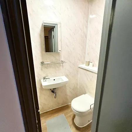 Apartment Cozy Ensuite In The Heart Of