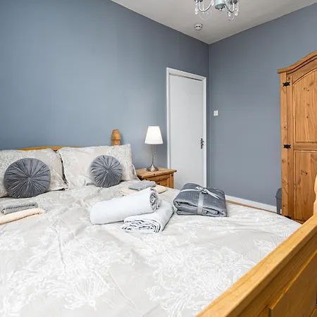 Lovely House Refurbished Guest house London