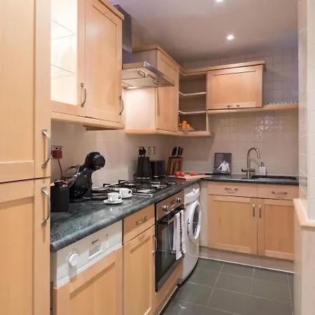 Spacious 1 Bed Sloane Square Apartment London