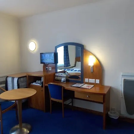 - Wembley International Hotel 3*