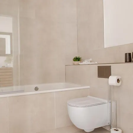 Huge On Oxford Street- Apartment London