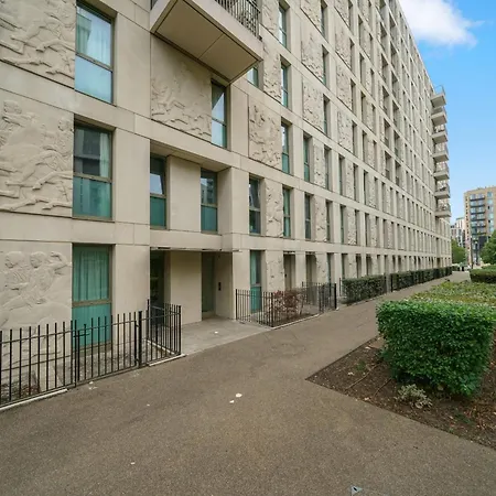 Amazing 2 Bedroom Flat In E20 公寓 *
